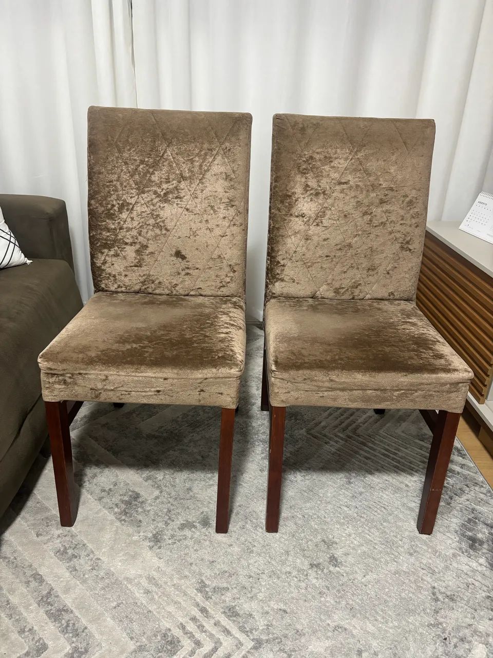 Conjunto de Cadeiras de Madeira Maciça Estofadas - Foto 2