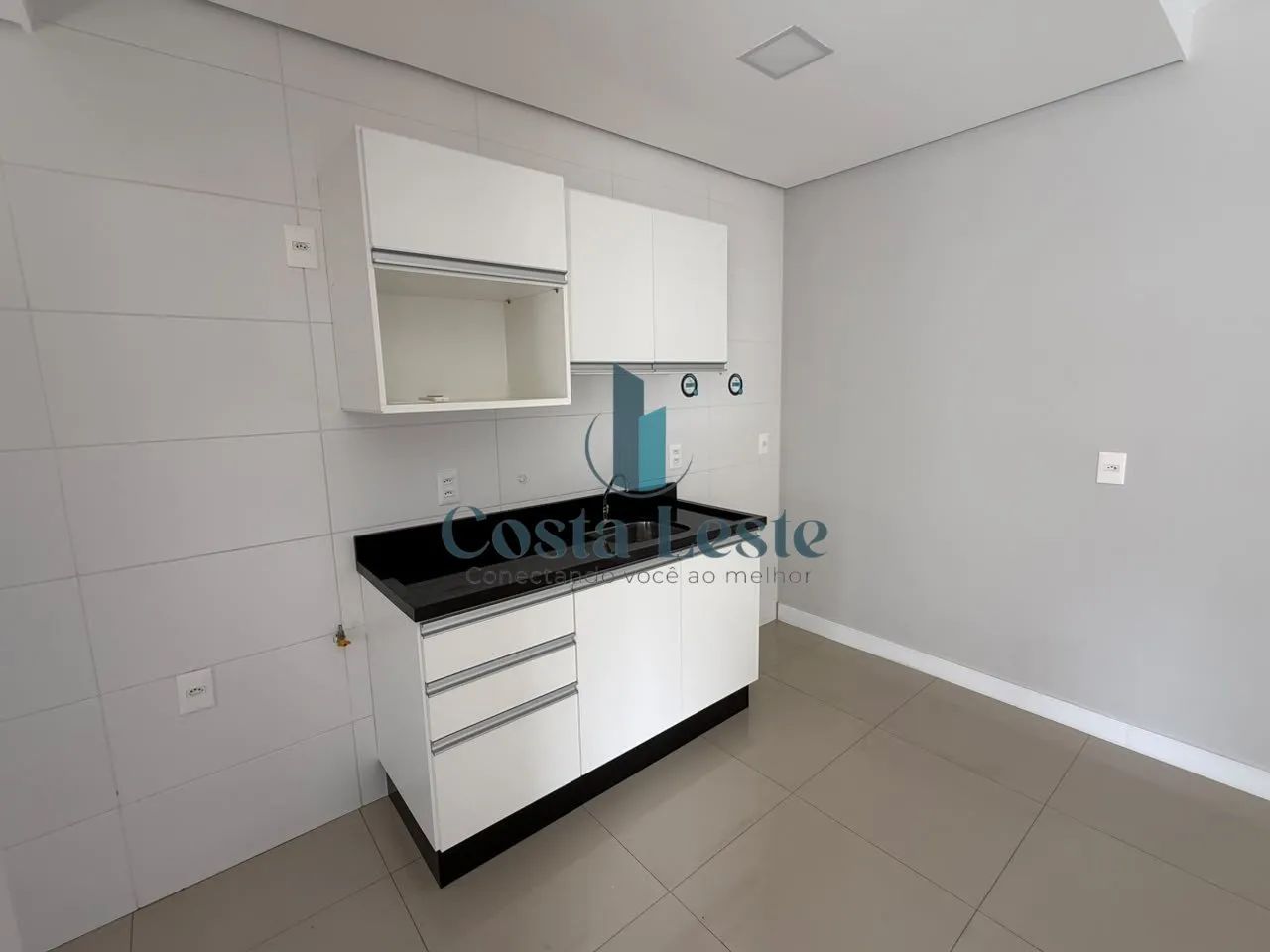 Apartamento no Itacorubi 2 suítes e 2 vagas de garagem - Foto 4