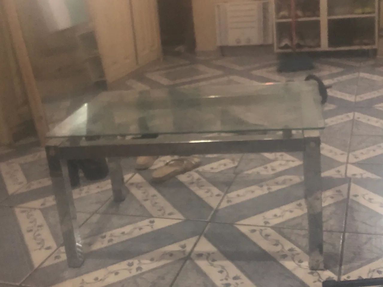 Uma mesa de centro  - Foto 2