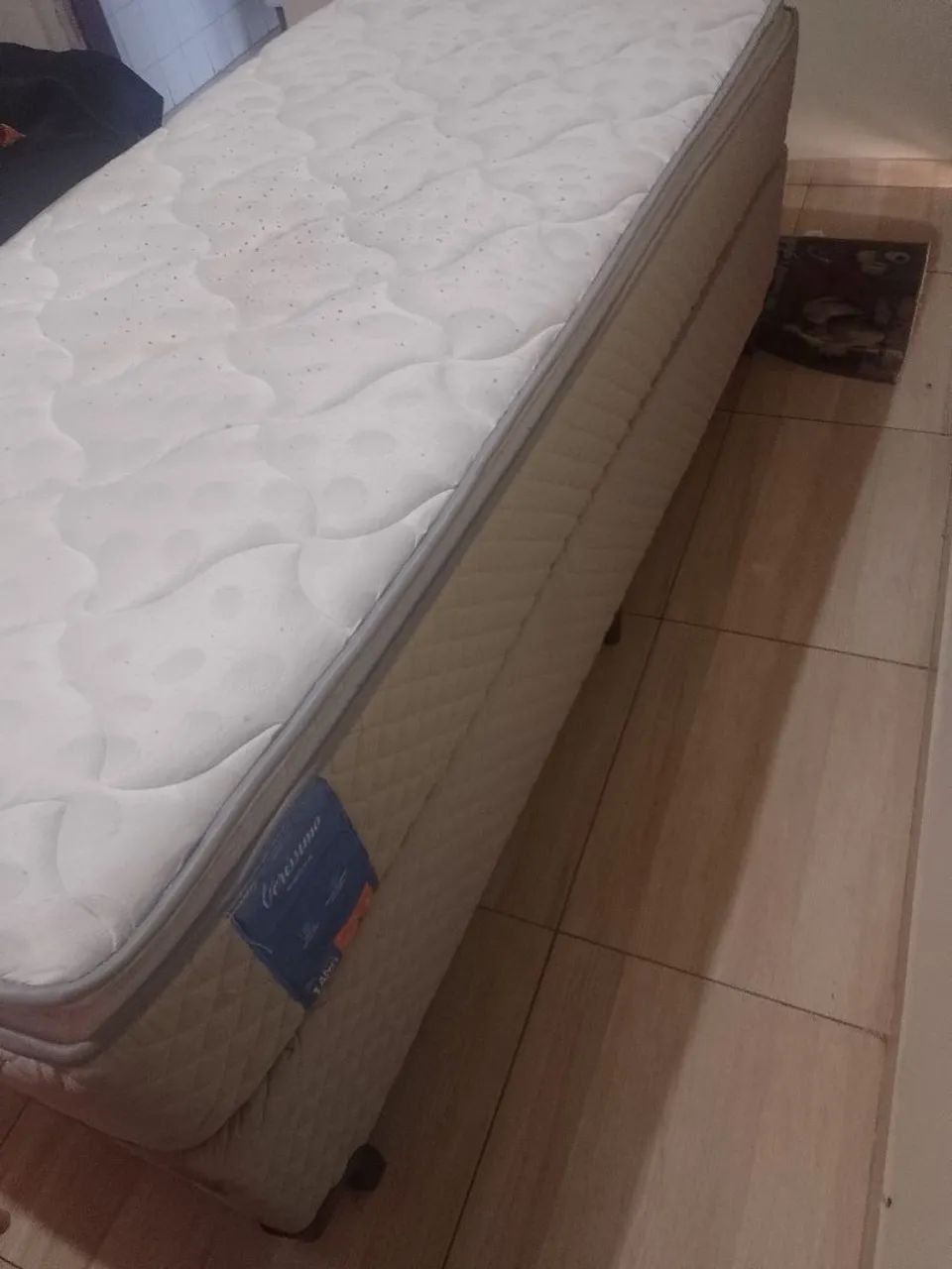 Cama de solteiro com colchão box
