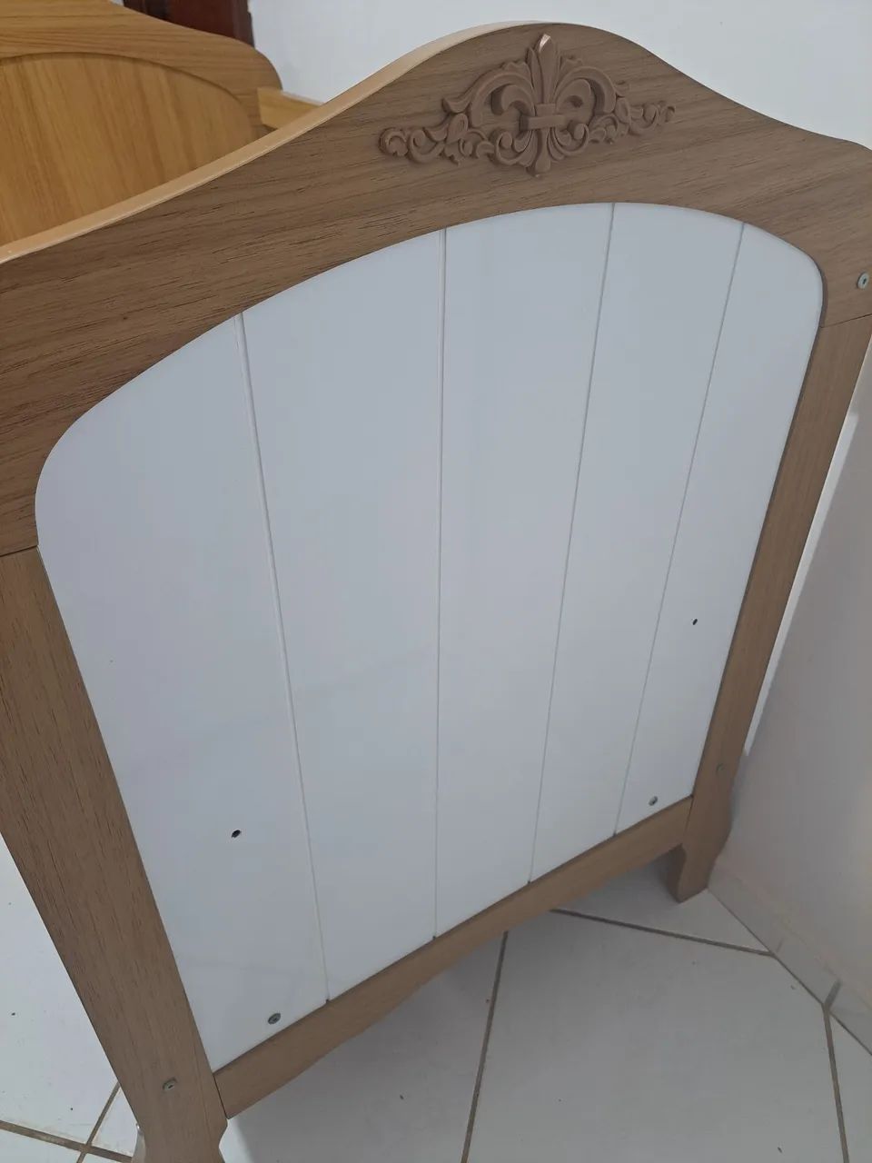 Vendo berço que vira cama com colchão  - Foto 2