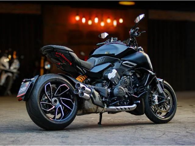 DUCATI DIAVEL V4 - Foto 3