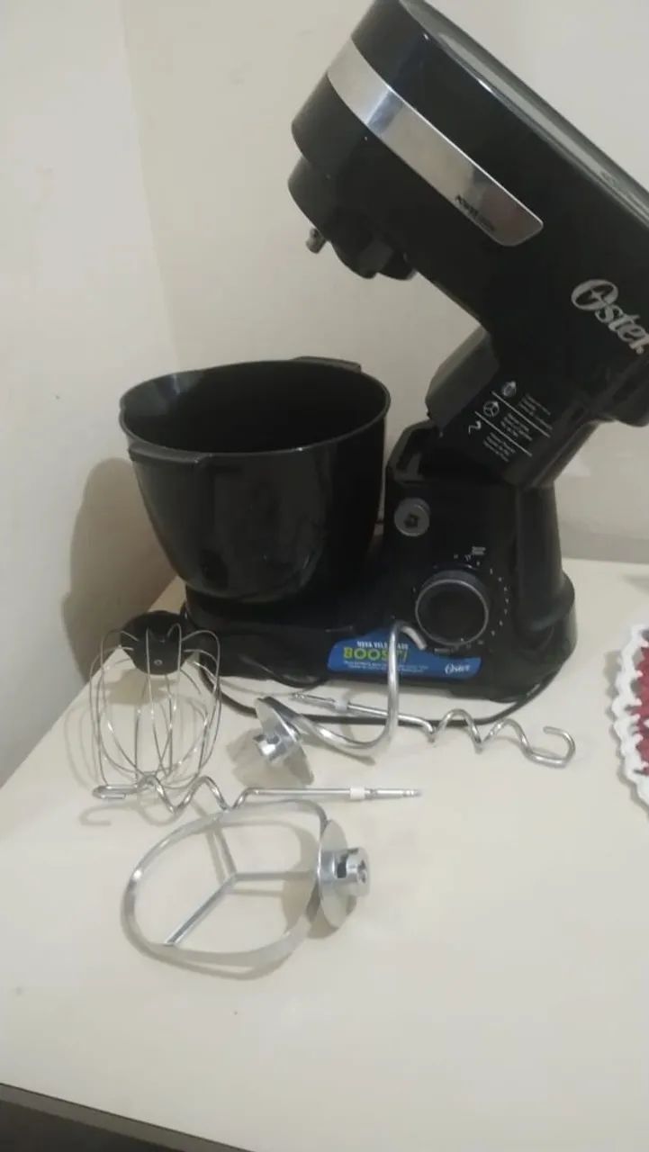 Batedeira Planetária Oster 220V - completa e funcionando perfeitamente!