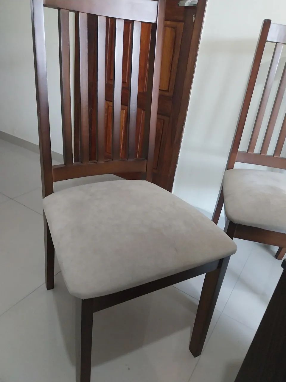 set of chairs65581374698498122