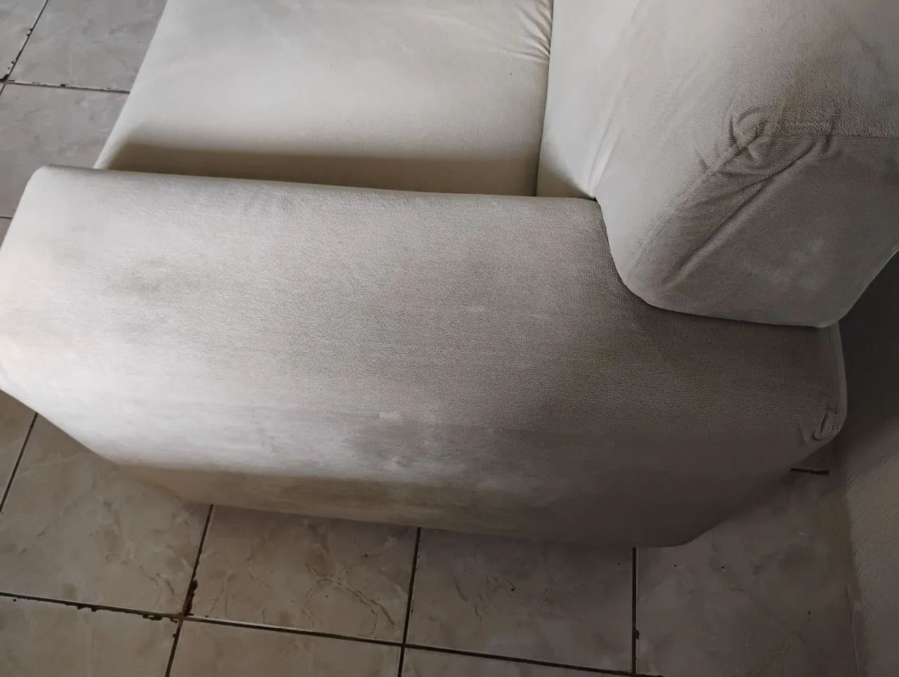 Sofá de dois lugares cinza - Foto 2