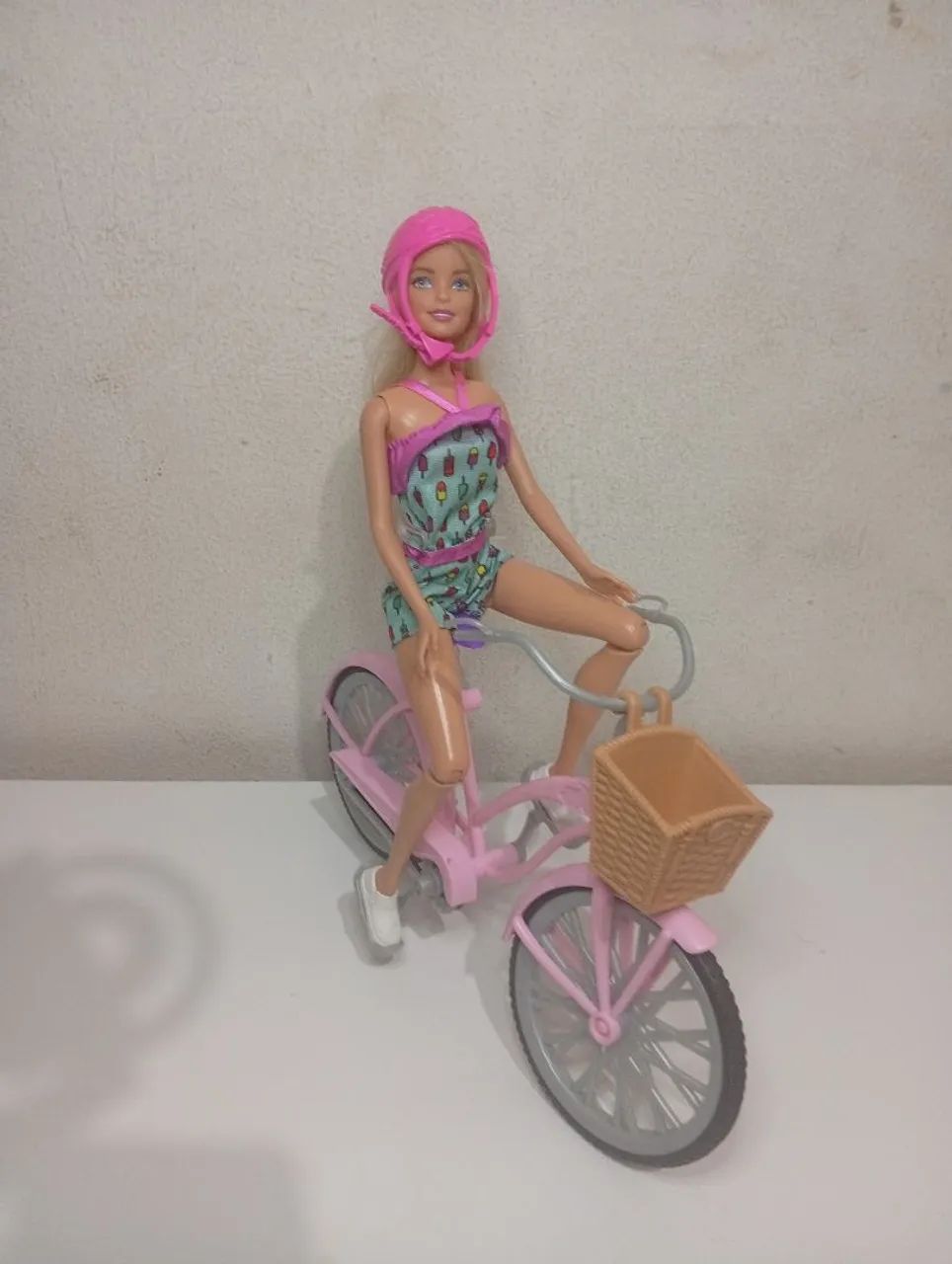 Barbie com bicicleta