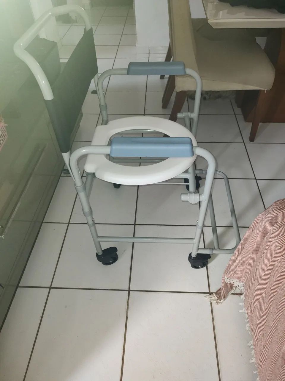 Cadeira de banho simples  - Foto 4