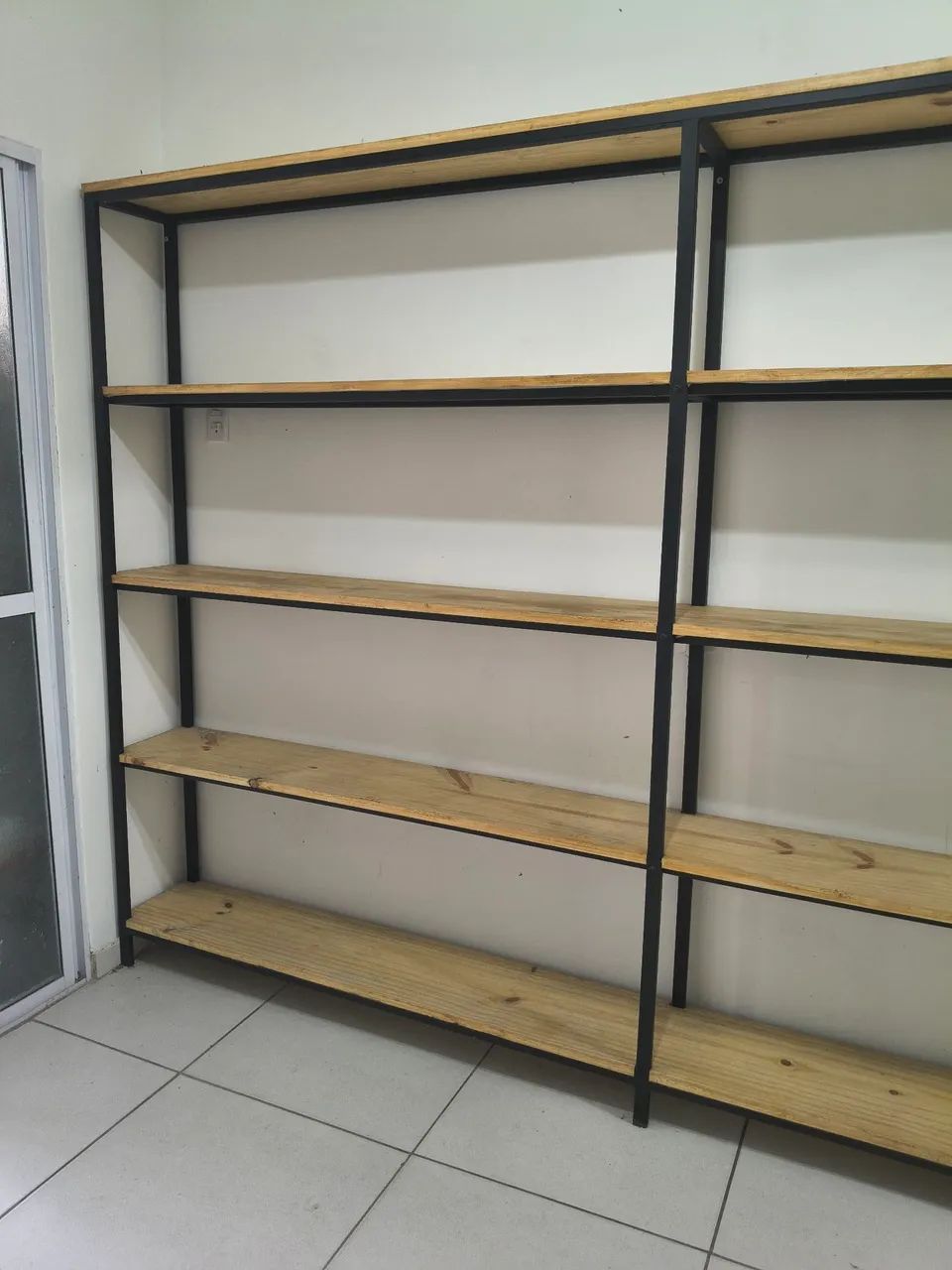 Estante de Ferro