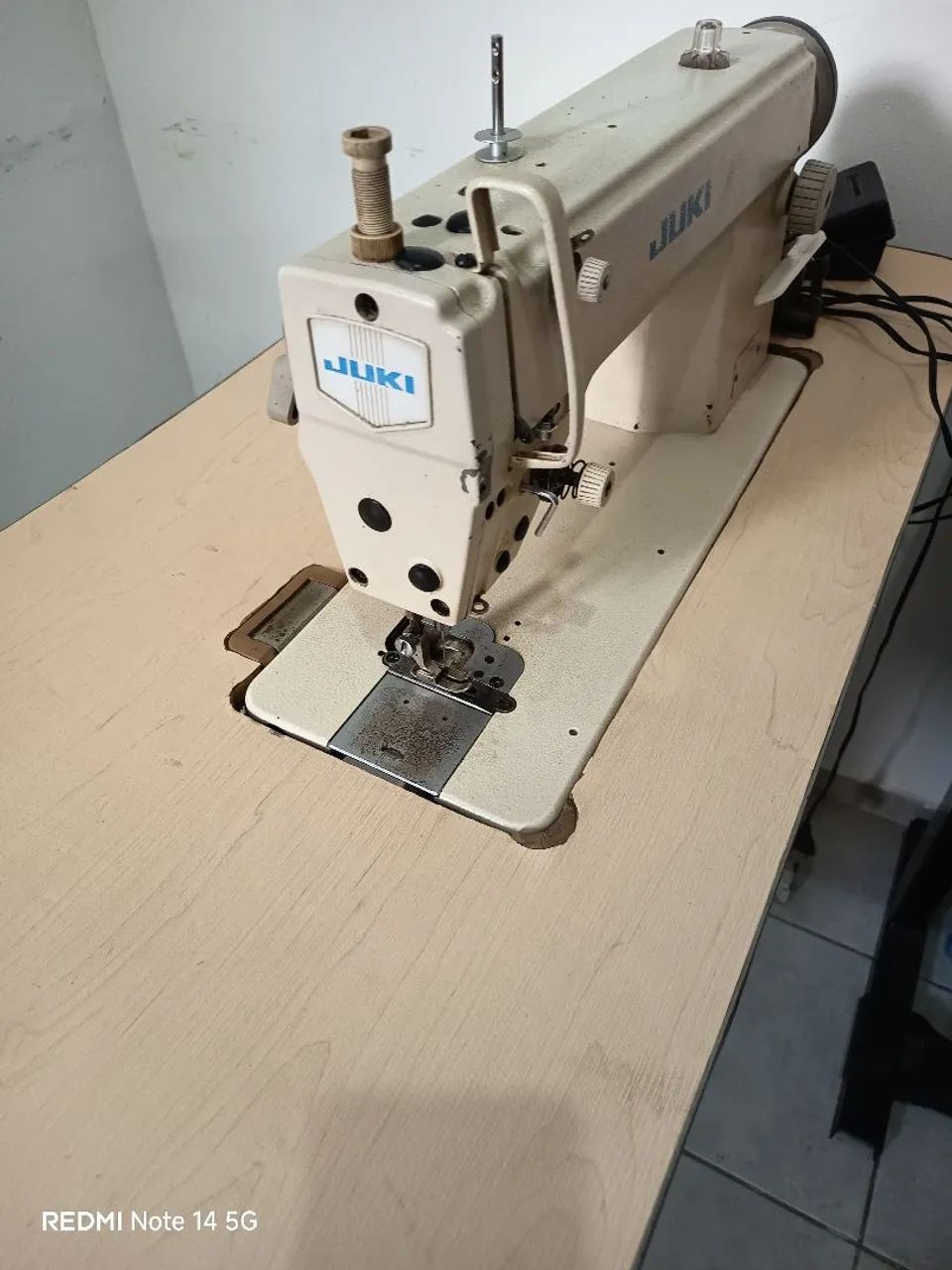 Máquina de costura e overlock com bancada e motor  - Foto 2