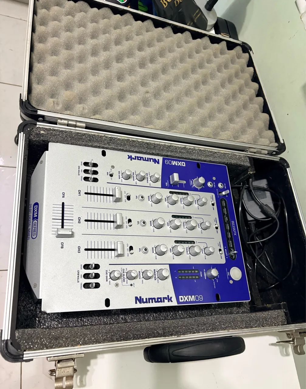 Numark DXM09 24-BIT デジタル ミキサー　中古品　完動品 Mixer Numark DXM09 com Case e Fonte Nova - Equipamentos e