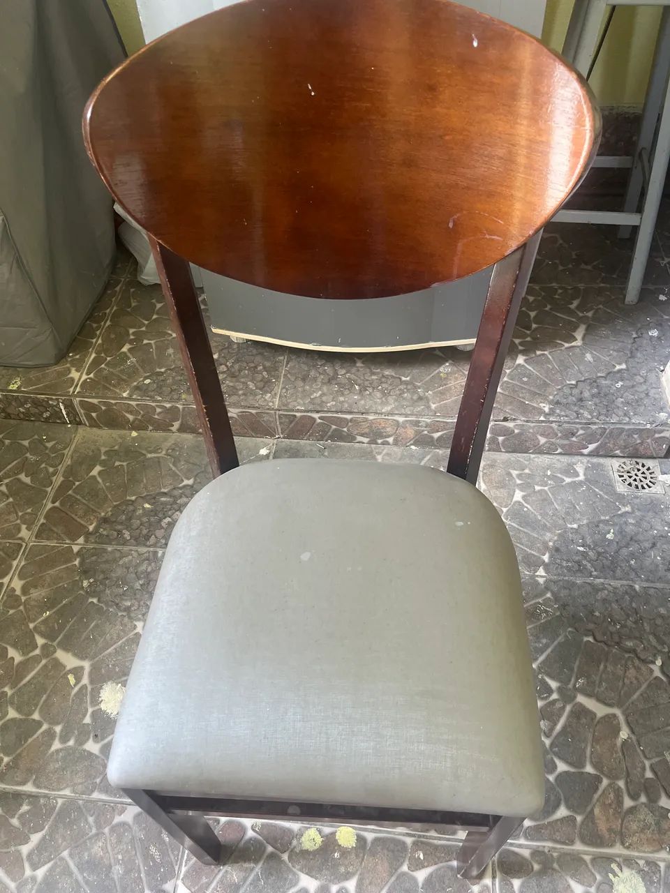 Mesa de madeira com 3 cadeiras - Foto 2