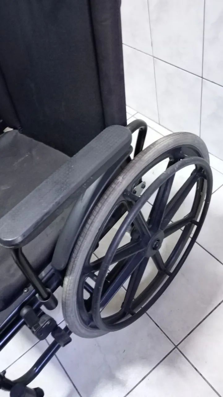 Cadeira de rodas em boas condições  - Foto 5