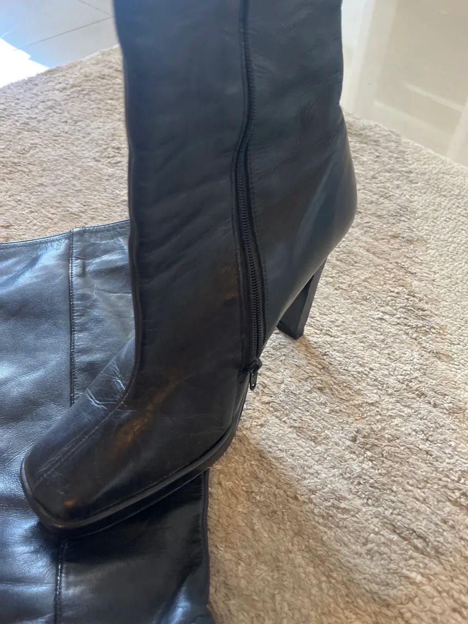 Bota de couro forrada e ótimo estado! - Foto 2