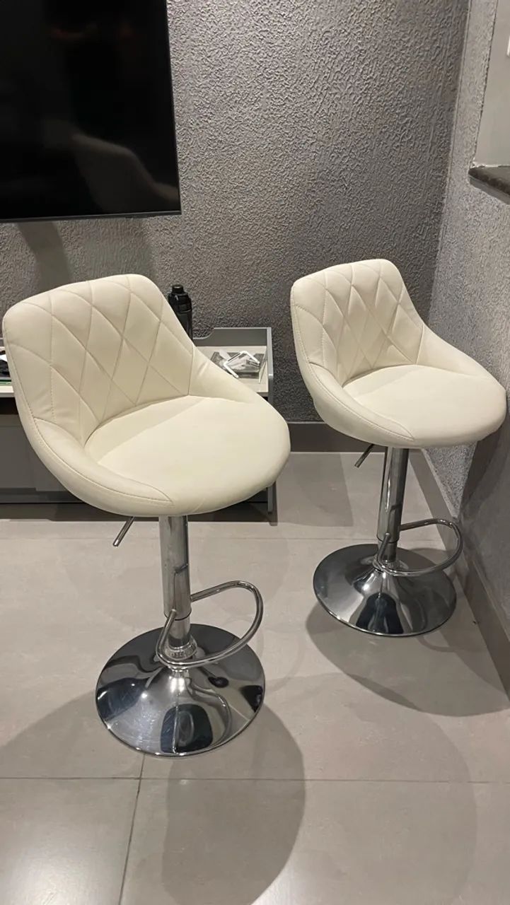 2 BANQUETAS EM COURO LUXO