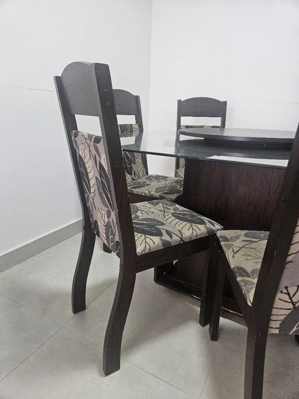 Mesa de jantar 6 cadeiras com centro giratório - Foto 2