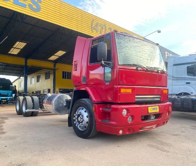 Ford Cargo 2428E 2011 - Foto 3