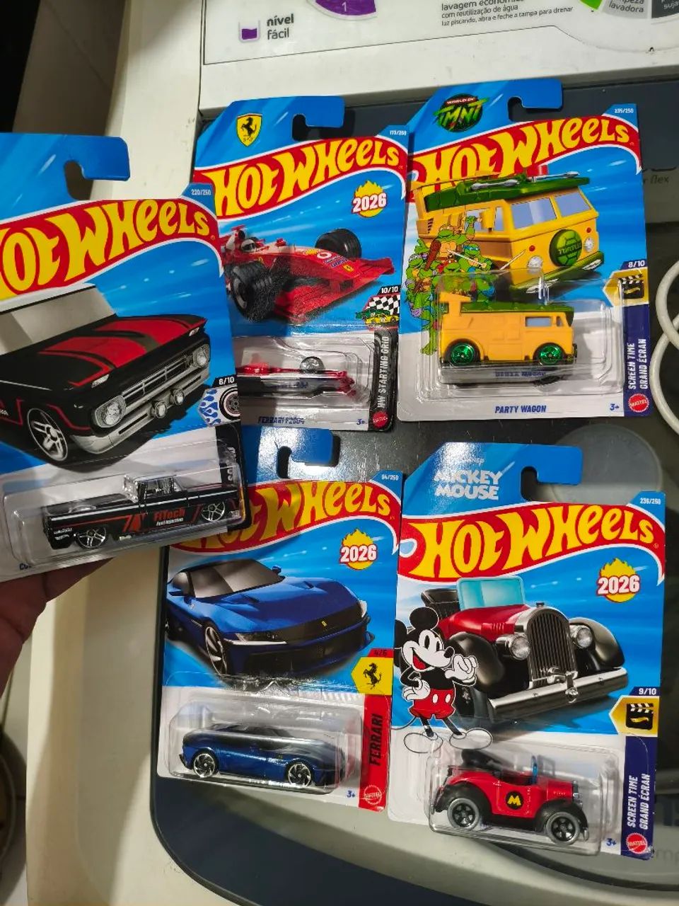 Hot Wheels Ferrari 12 cilindri azul - Brinquedos e Jogos - Bangu