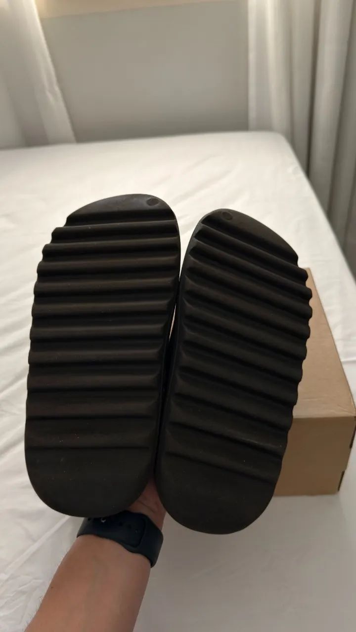 Yeezy Slide Onyx 42/43 - Calçados - Brieds, Americana 1495838701 | OLX