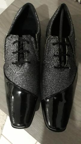 Vendo Sapato novo n° 41/42 ,sem uso 100,00