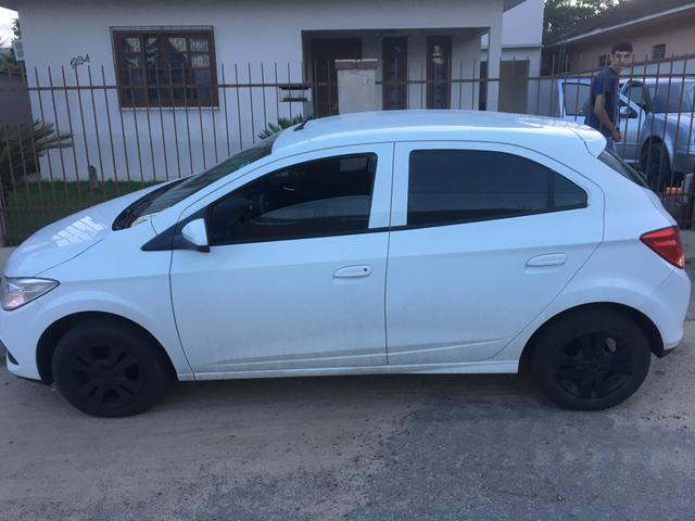 Vendo Onix LT 1.0 completo com Multimidia - Foto 4