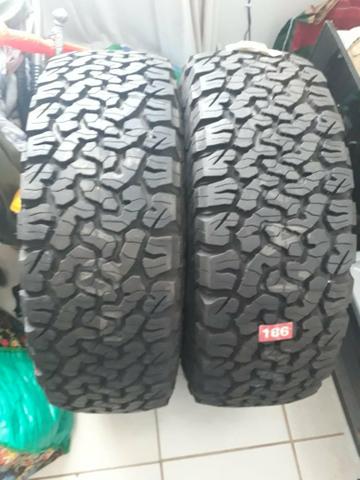 Vendo 2 Pneus Bf 31x10.5 R15 novos com nota fiscal