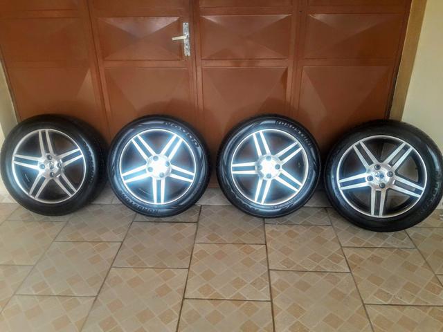 Rodas 17 com pneus zerados