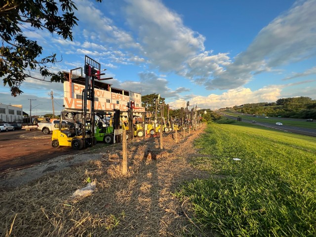Empilhadeira somente em concessionária estabelecida - Foto 2