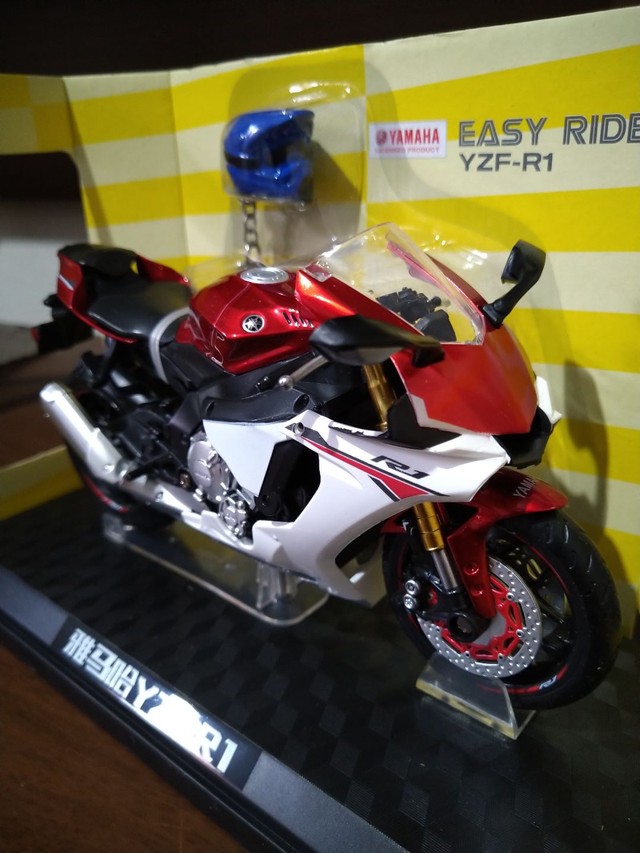 Miniatura moto Yamaha R1 2017 1:12 - Foto 2