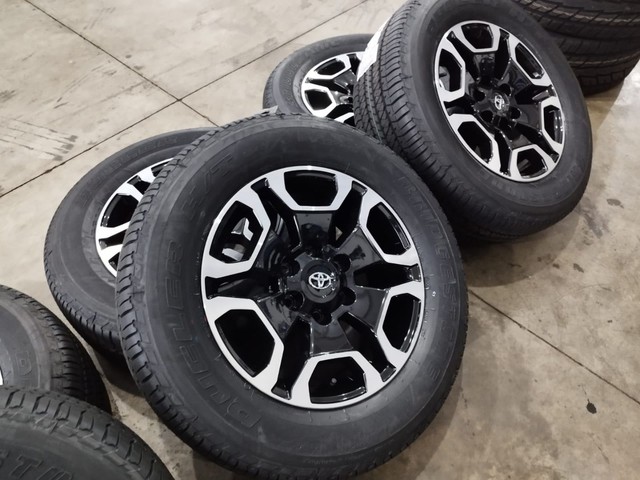 PROMOÇÃO RODA HILUX SRX 2023 C/ PNEU À BASE DE TROCA