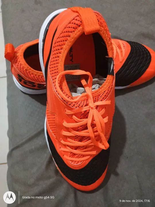 Tênis Futsal Max 1000 - Laranja e Preto - Foto 2