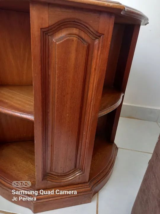 Vendo 2 mesinhas de canto antiga de madeira.  - Foto 4
