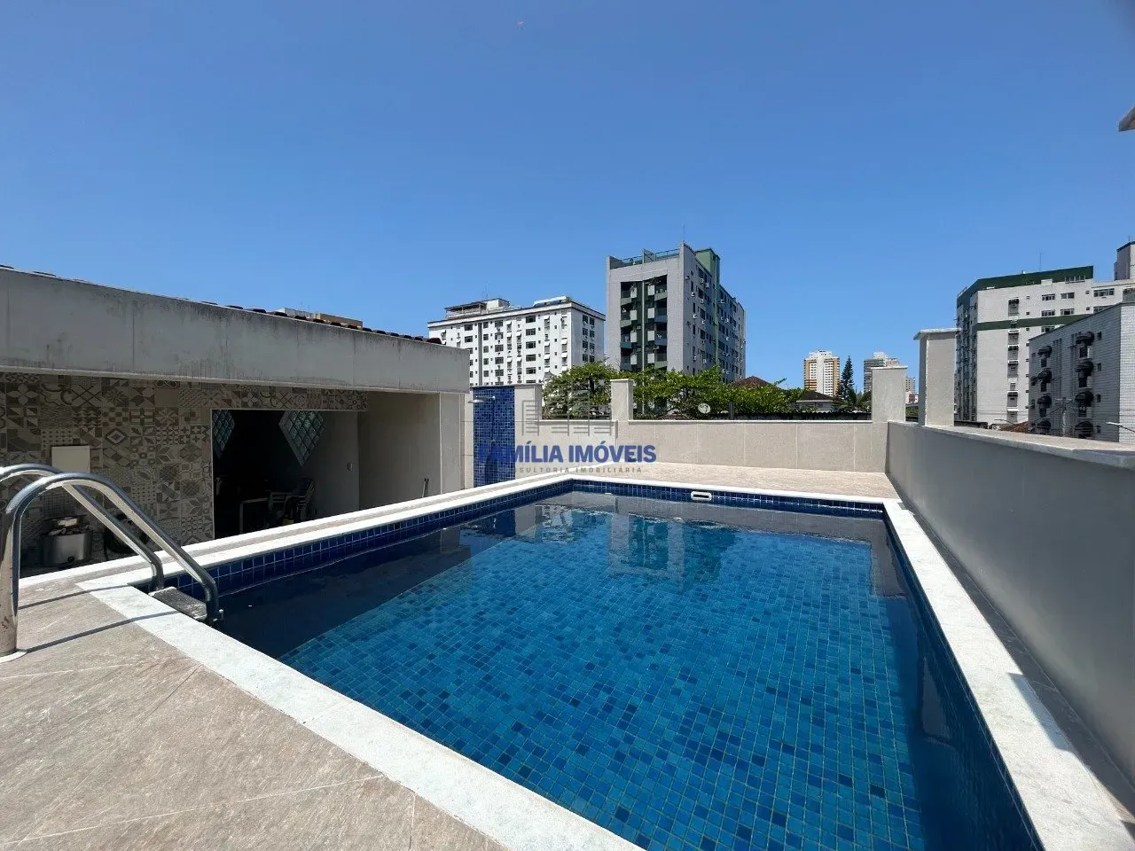 Sobrado à venda em Santos 3 quartos 2 suíte 2 vagas piscina quintal