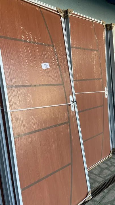 Portas de madeira 2,14x84 74 64  com portal de alumínio completa.  - Foto 3