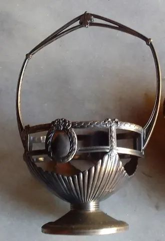 Luxuosa Cestinha Floreira espessurada a prata com alça ricamente trabalhada Descrição* - Foto 5