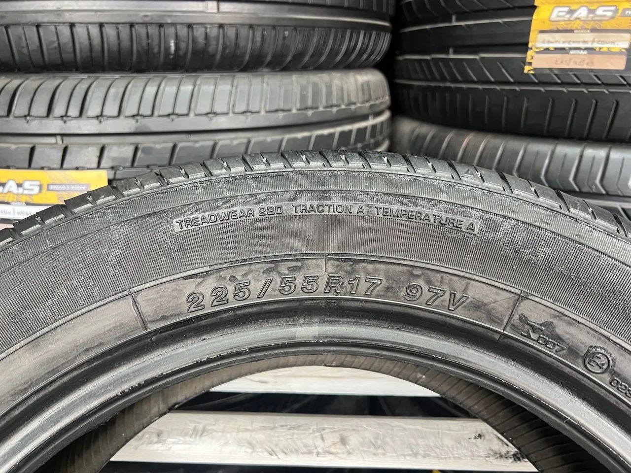 Pneu 225/55/17 Yokohama S-221 R$489,00 / Pneu 225/55R17 - Peças