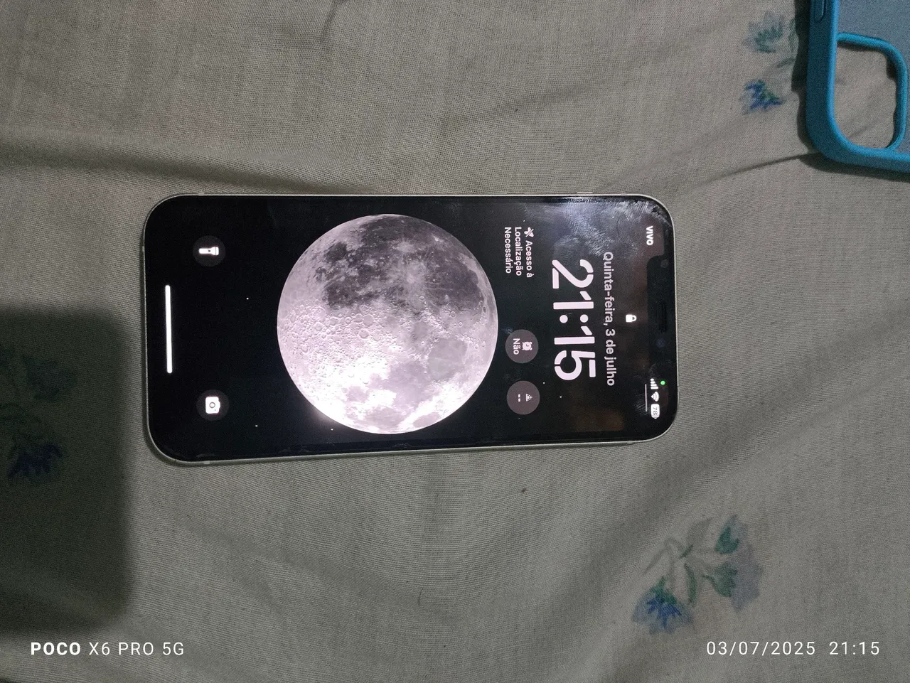 Vende se barato um iPhone 12 com um pequeno detalhe na traseira que nem aparece com a capa