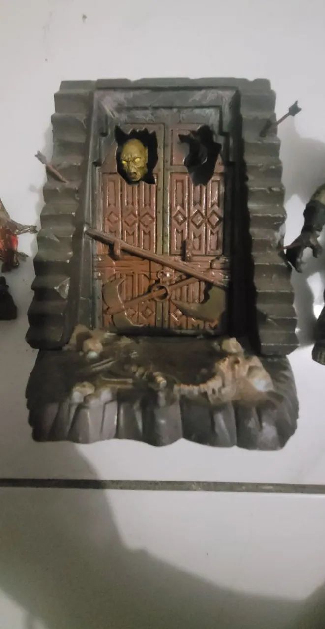 Diorama cenário orcs senhor dos aneis toybiz action figure - Foto 3