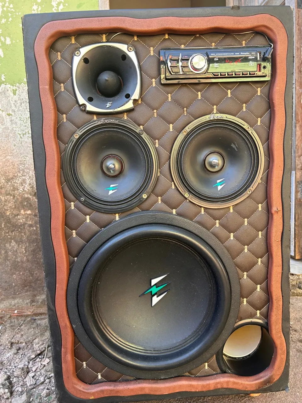 Caixa de som completa com rádio