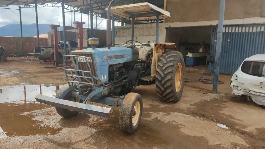 Vendem-se dois tratores: 1 Ford 4600 e 1 Ford 6600 - Foto 4