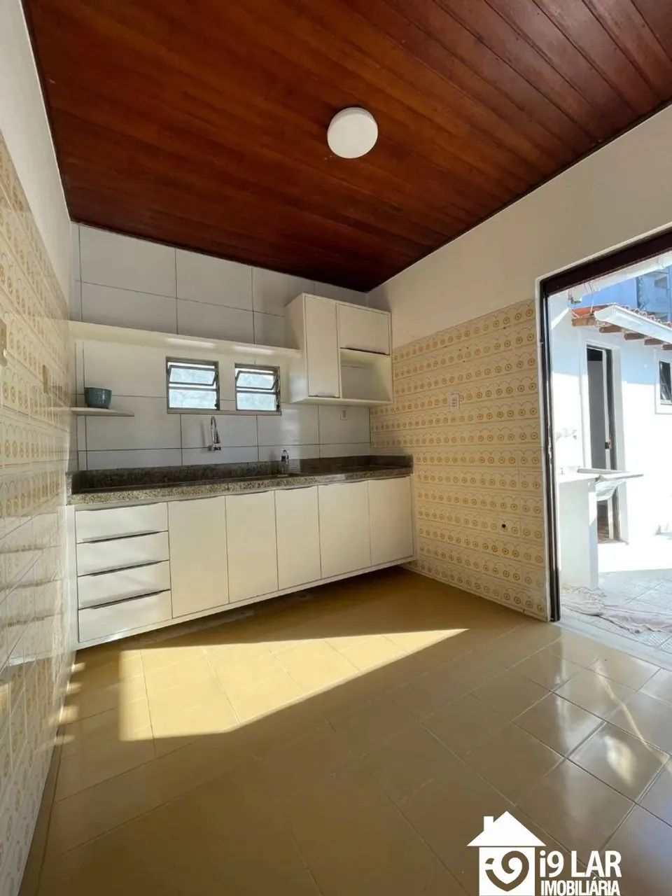 Casa Reformada à Venda com 2/4, em Brotas