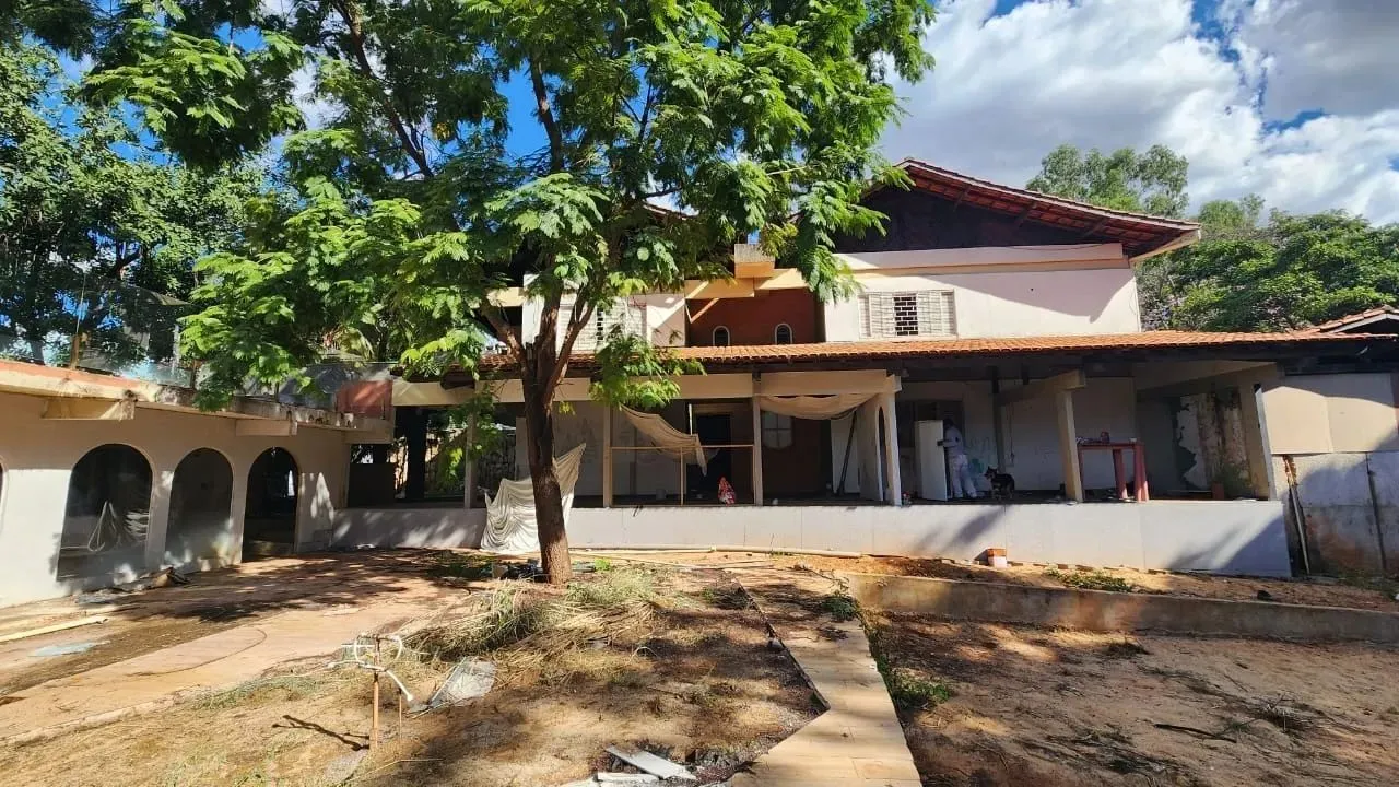 Sobrado 302,00m² Área Terreno 1.080,00m² Comercial Próximo a Clinica do Esporte Setor Sul