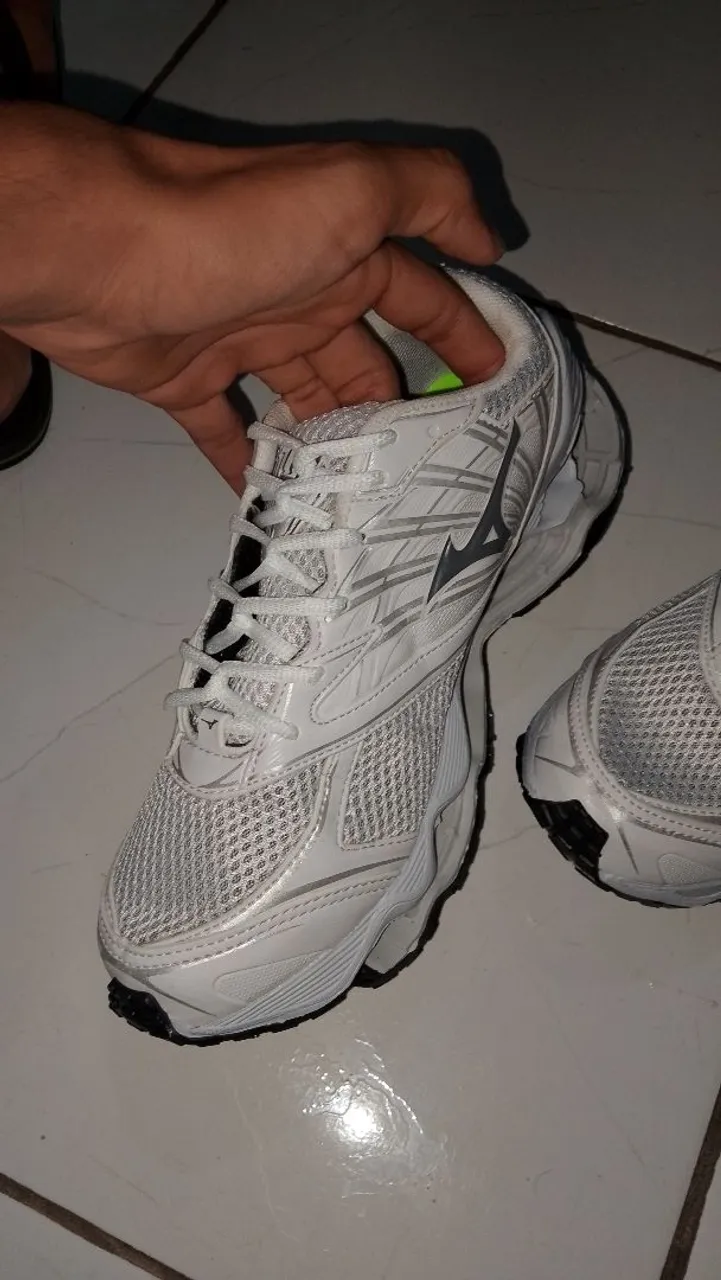Tênis Mizuno Wave Light 2