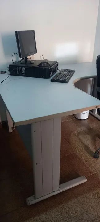 Mesa de escritório novinha