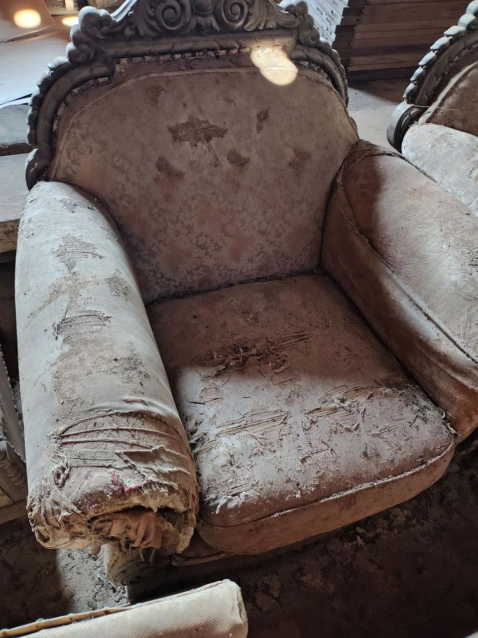 Conjunto de Sofás e Poltronas Antigas - Estrutura em Madeira de Lei para Restauro477339687207587845