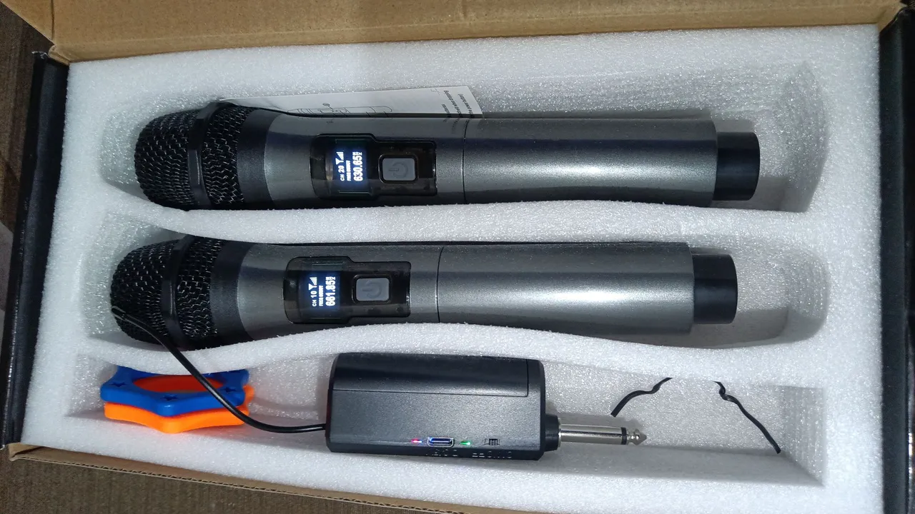 Microfone par sem fio a bateria semi novo