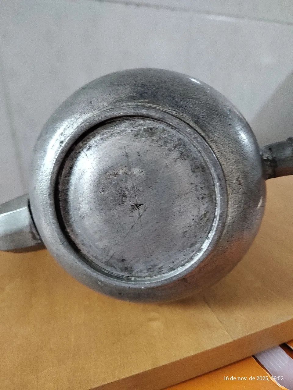 Bule antigo de estanho - Foto 5