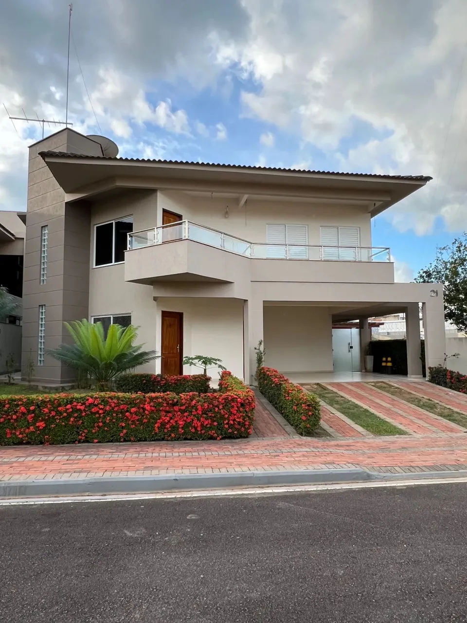 Sobrado com 4 quartos sendo 3 suítes para Locação no bairro Jardim Europa - Residencial Vi