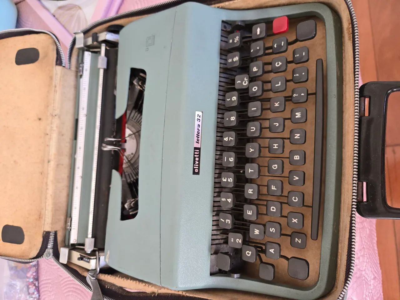 Máquina de escrever Olivetti Lettera 32 - Foto 2