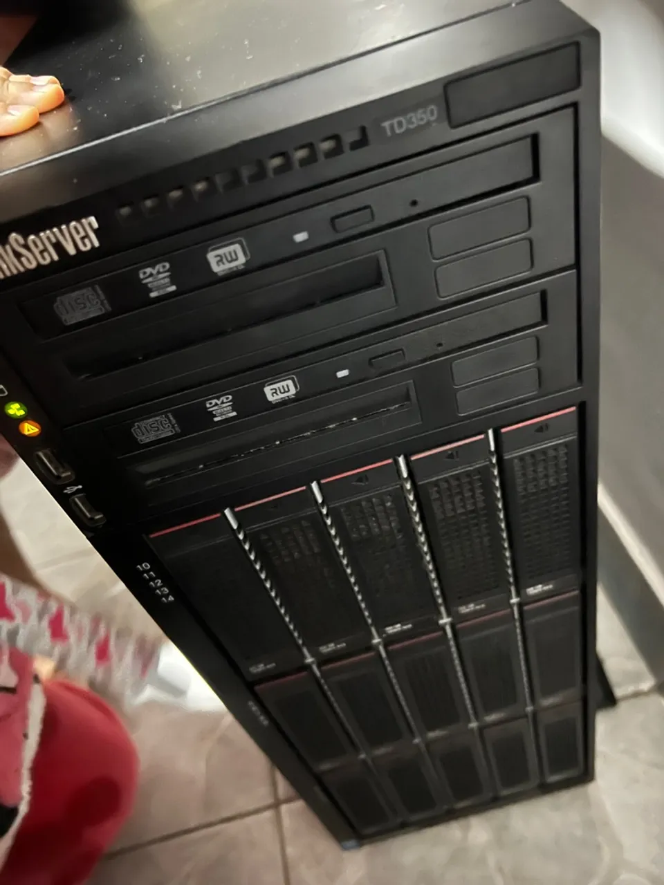 Servidor Lenovo Thinkserver TD350 128gb de ram ddr4 8x1tb sas