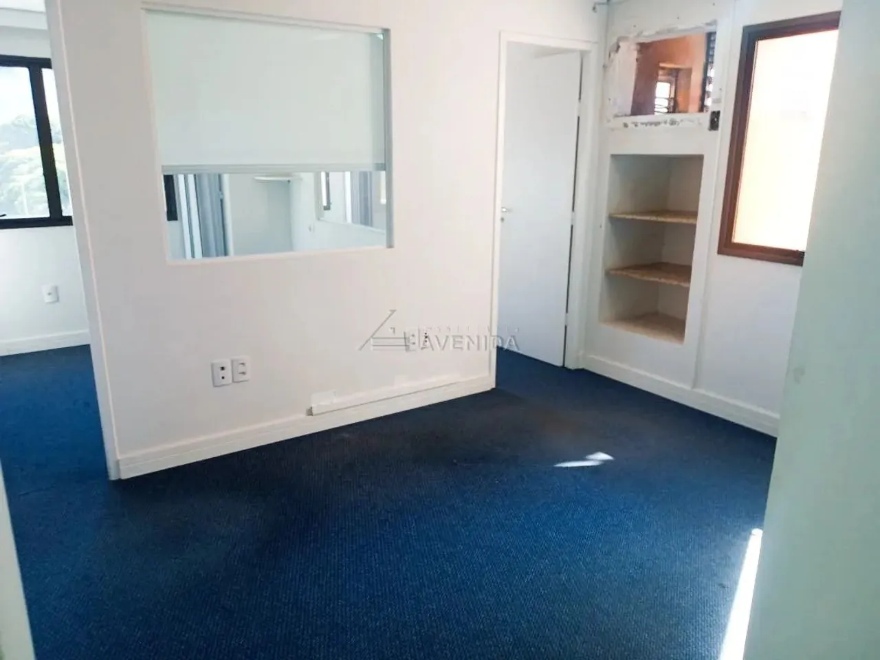 Sala comercial a venda no Complexo Oscar Fuganti no Centro Londrina